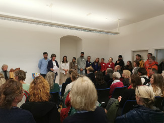 der Saal ist voll